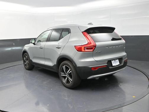 2024 Volvo XC40 B5 Core