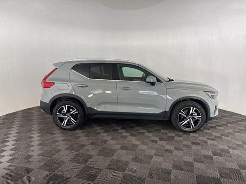 2024 Volvo XC40 B5 Core