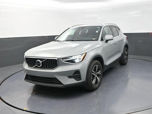2024 Volvo XC40 B5 Core