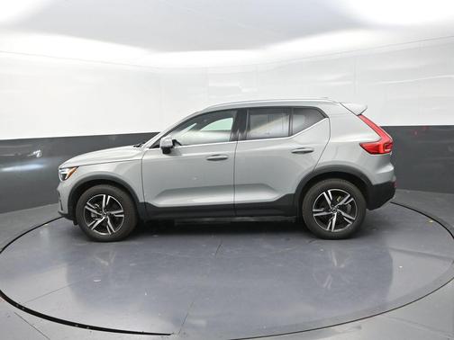 2024 Volvo XC40 B5 Core