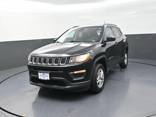 Diamond Black Crystal Pearlcoat 2018 Jeep Compass Sport