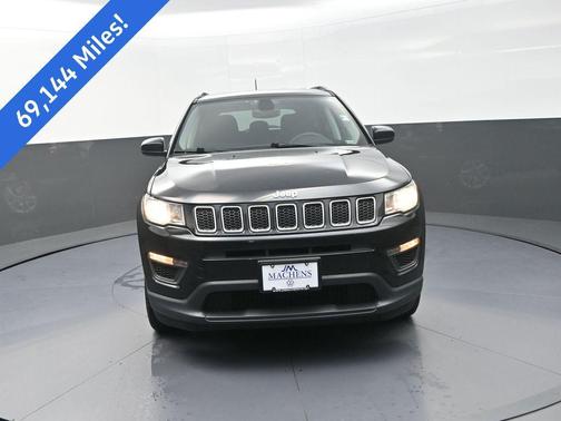 Diamond Black Crystal Pearlcoat 2018 Jeep Compass Sport