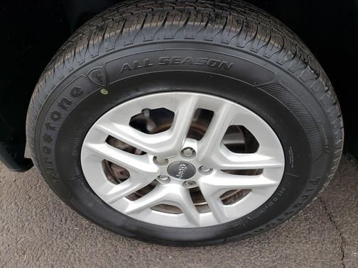 Diamond Black Crystal Pearlcoat 2018 Jeep Compass Sport