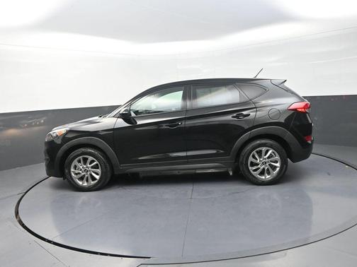 Black Noir Pearl 2018 Hyundai TUCSON SE