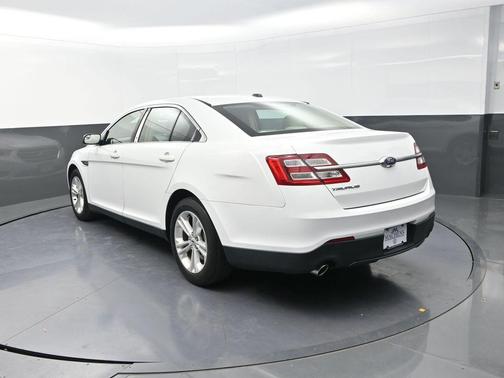 2017 Ford Taurus SE