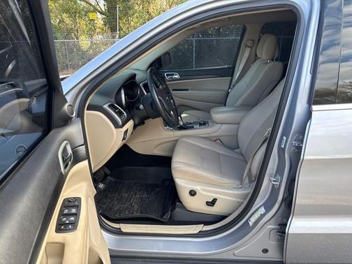 2020 Jeep Grand Cherokee Laredo