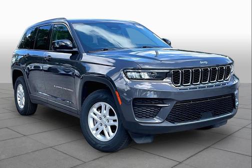 Baltic Gray Metallic Clearcoat 2023 Jeep Grand Cherokee Laredo