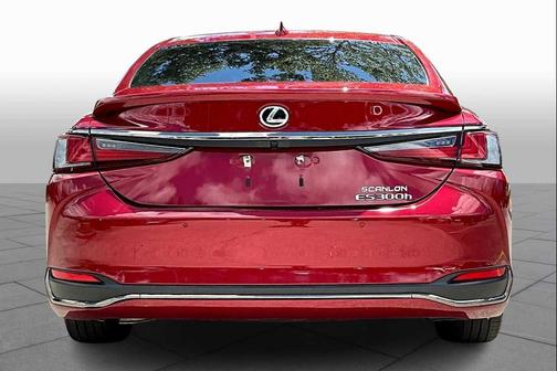 2023 Lexus ES 300h F SPORT Handling