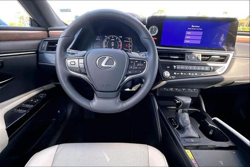 2023 Lexus ES 350 Base