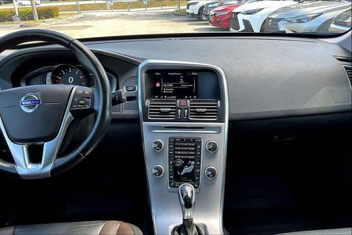 2017 Volvo XC60 T5 Dynamic