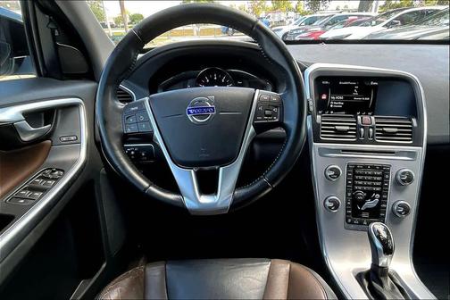 2017 Volvo XC60 T5 Dynamic