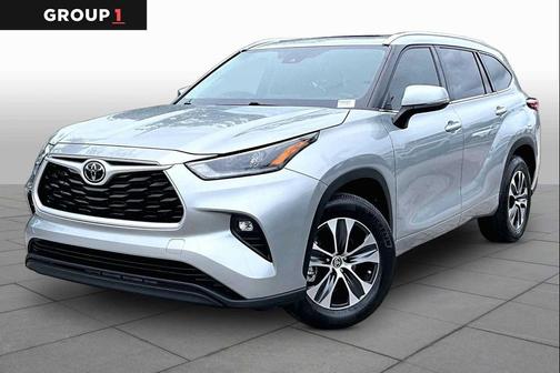 Celestial Silver Metallic 2021 Toyota Highlander XLE