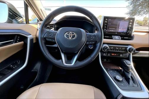 2020 Toyota RAV4 Hybrid SE