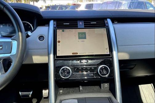 2023 Land Rover Discovery P360 Metropolitan Edition