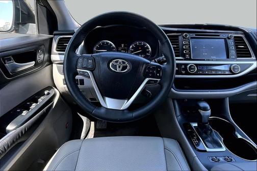 Predawn Gray Mica 2016 Toyota Highlander Limited Platinum