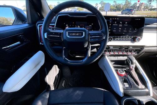 2024 GMC Canyon AT4X