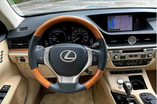 2015 Lexus ES 300h Base
