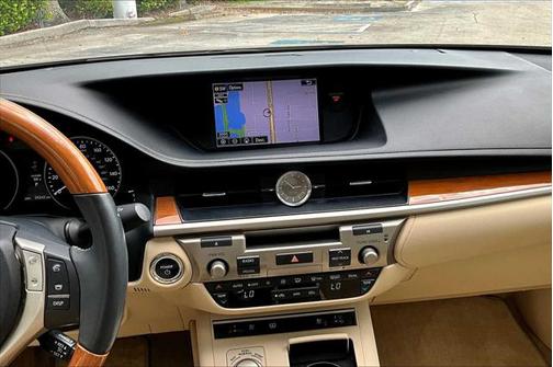 2015 Lexus ES 300h Base