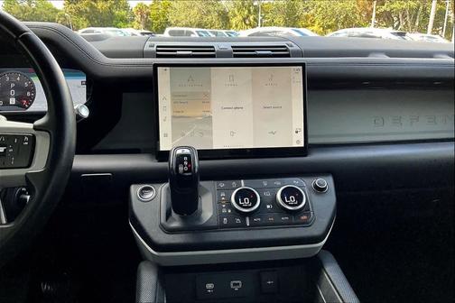 2022 Land Rover Defender 110 X-Dynamic HSE