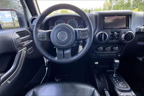 Bright White Clearcoat 2018 Jeep Wrangler JK Unlimited Willys Wheeler W
