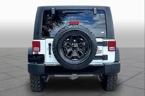 Bright White Clearcoat 2018 Jeep Wrangler JK Unlimited Willys Wheeler W