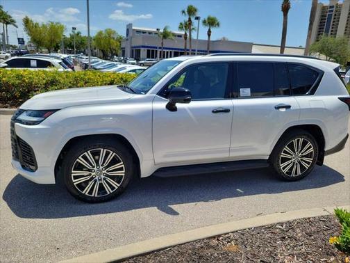2025 Lexus LX 700h Luxury