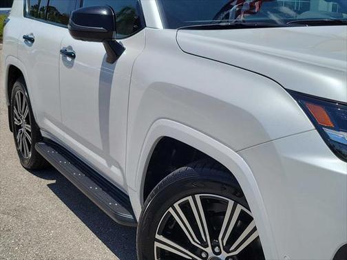 2025 Lexus LX 700h Luxury