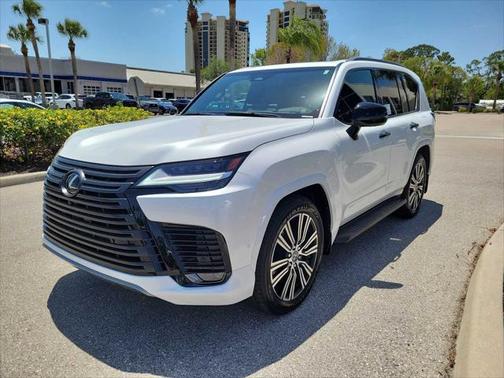2025 Lexus LX 700h Luxury