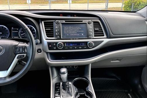2019 Toyota Highlander Limited Platinum