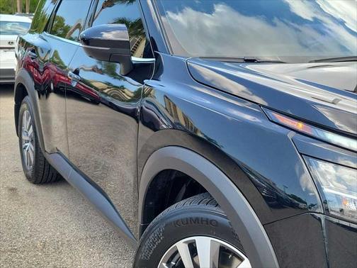 2022 Nissan Pathfinder SL 2WD