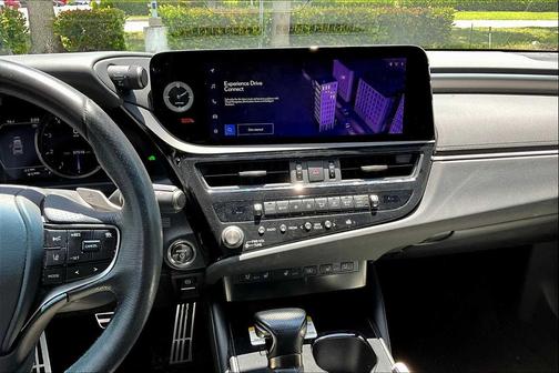 2023 Lexus ES 300h F SPORT Handling