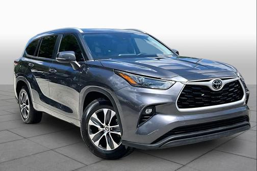 Magnetic Gray Metallic 2023 Toyota Highlander XLE