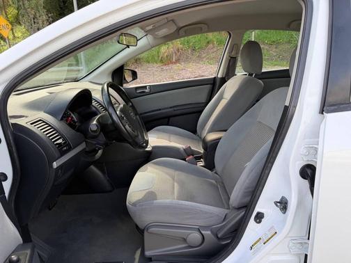 Aspen White 2010 Nissan Sentra 2.0 SR