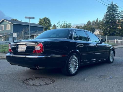 2004 Jaguar XJ Base