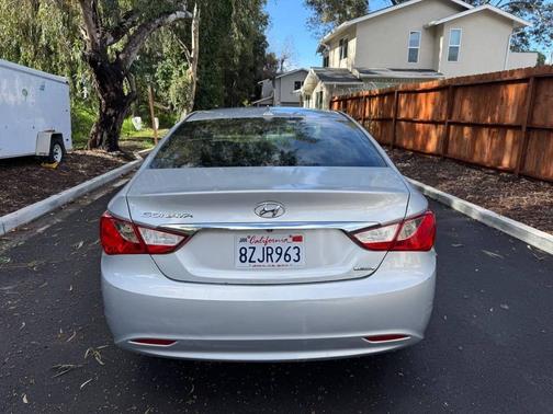 2011 Hyundai SONATA SE