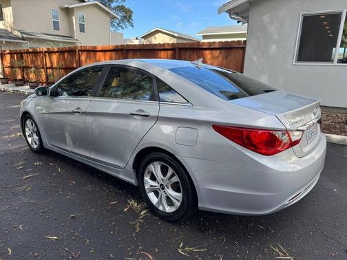 2011 Hyundai SONATA SE
