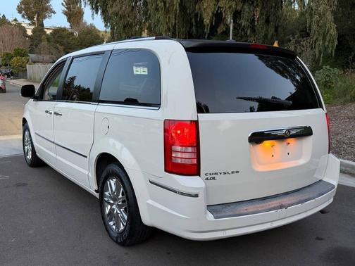 2009 Chrysler Town & Country Limited