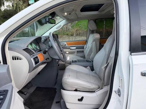 2009 Chrysler Town & Country Limited