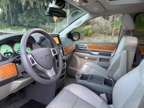 2009 Chrysler Town & Country Limited