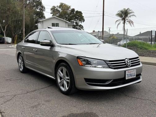 2014 Volkswagen Passat 1.8T Auto SE w/Sunroof & Nav