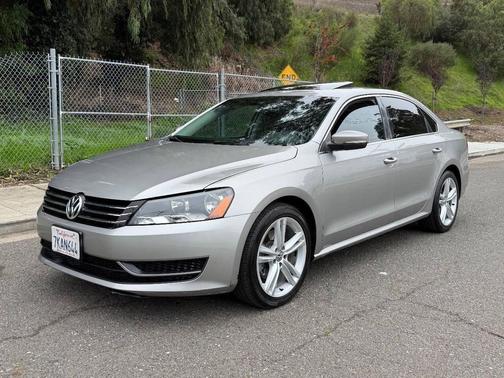 2014 Volkswagen Passat 1.8T Auto SE w/Sunroof & Nav