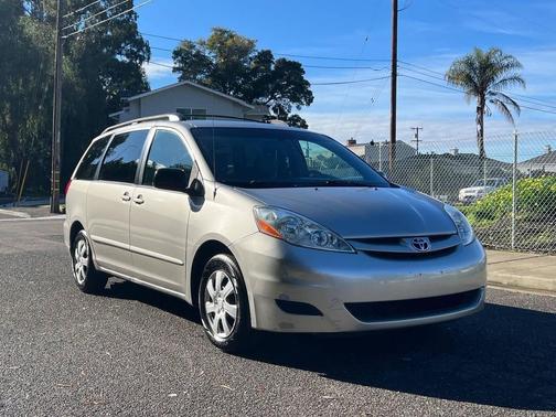 2009 Toyota Sienna LE