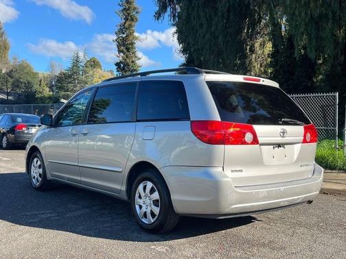 2009 Toyota Sienna LE