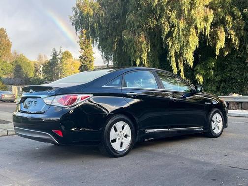 2012 Hyundai SONATA Hybrid Base