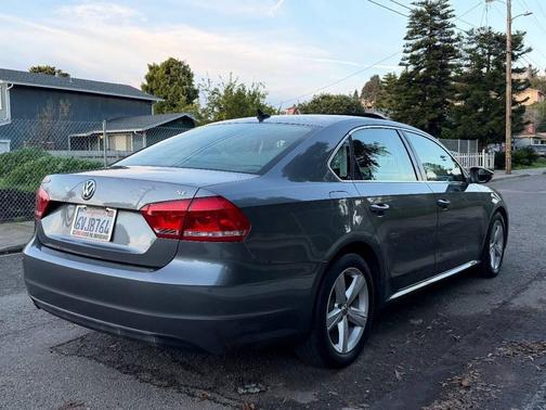 2012 Volkswagen Passat 2.5 SE
