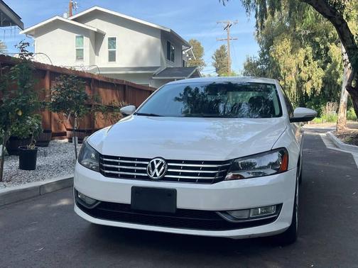 Candy White 2012 Volkswagen Passat 2.0 TDI SEL Premium