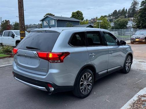 2016 Mitsubishi Outlander ES