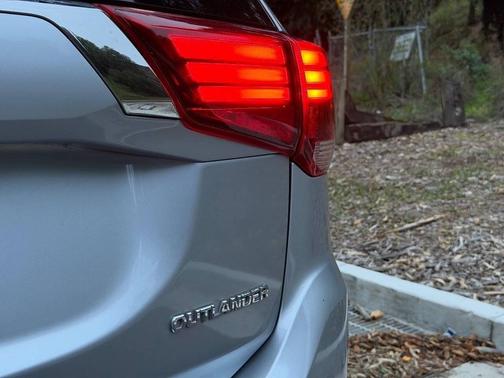 2016 Mitsubishi Outlander ES