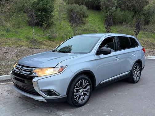2016 Mitsubishi Outlander ES