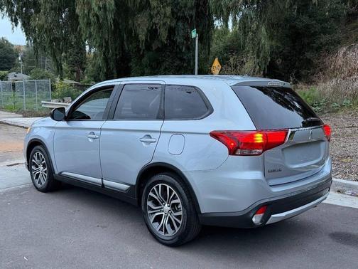 2016 Mitsubishi Outlander ES